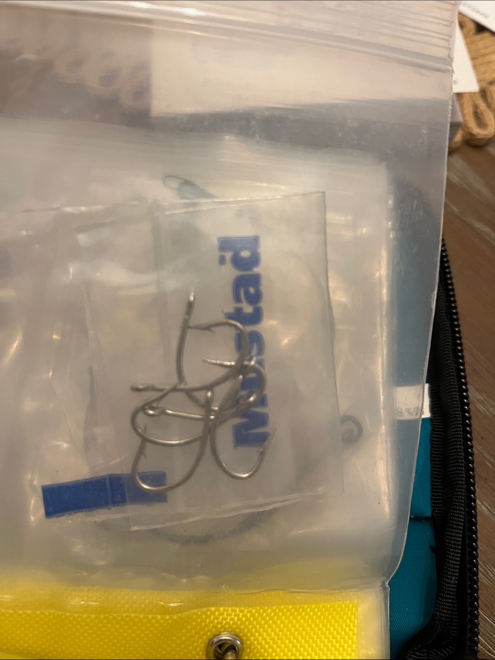 Fishing hooks bundle - Picture 4 of 15